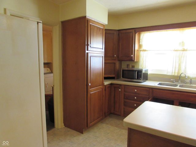 1532 Weslow Court, Anderson, IN 46011