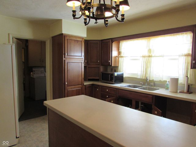 1532 Weslow Court, Anderson, IN 46011