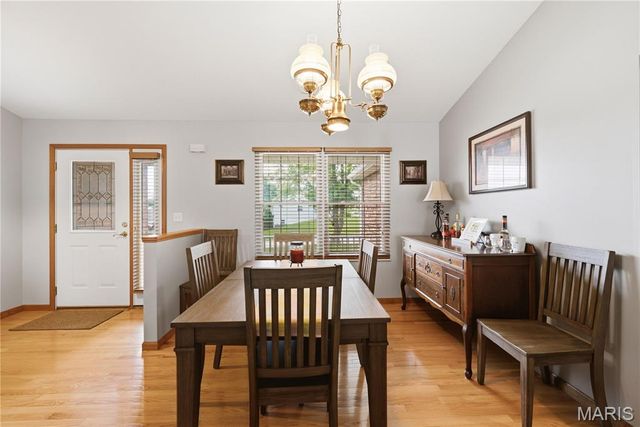 818 E Wood Drive, Columbia, IL 62236