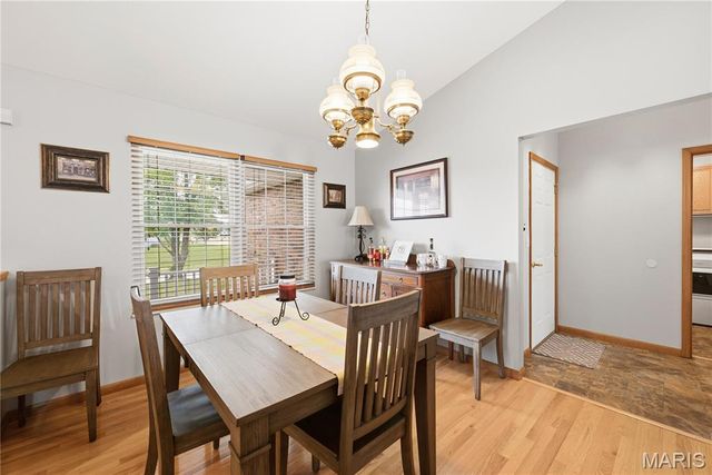 818 E Wood Drive, Columbia, IL 62236