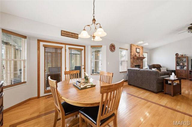 818 E Wood Drive, Columbia, IL 62236