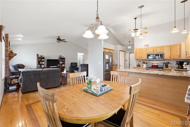 818 E Wood Drive, Columbia, IL 62236