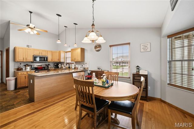 818 E Wood Drive, Columbia, IL 62236