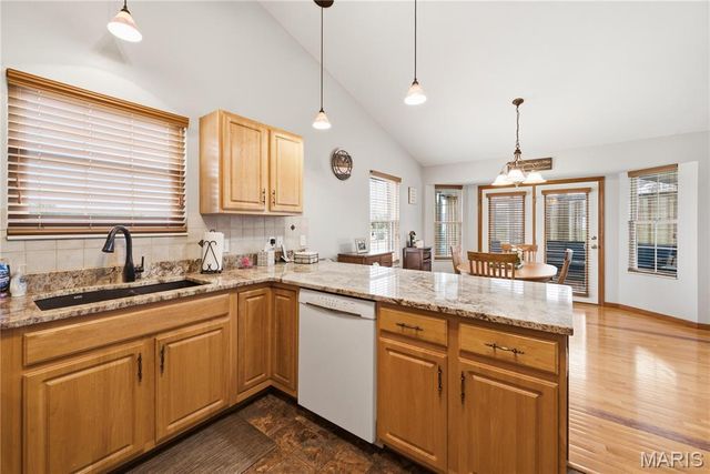 818 E Wood Drive, Columbia, IL 62236