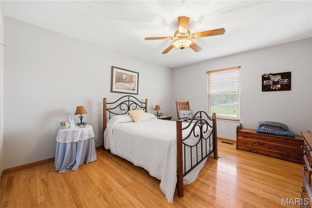 818 E Wood Drive, Columbia, IL 62236