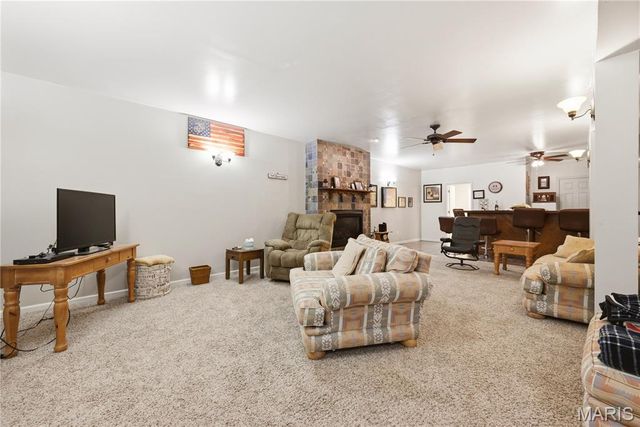 818 E Wood Drive, Columbia, IL 62236