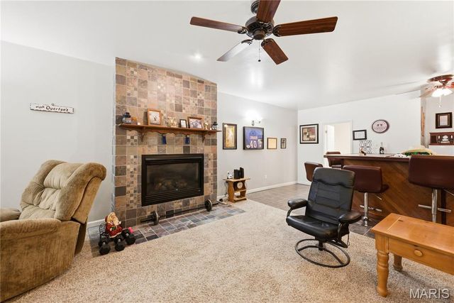 818 E Wood Drive, Columbia, IL 62236