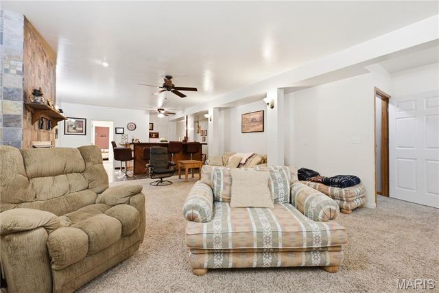 818 E Wood Drive, Columbia, IL 62236