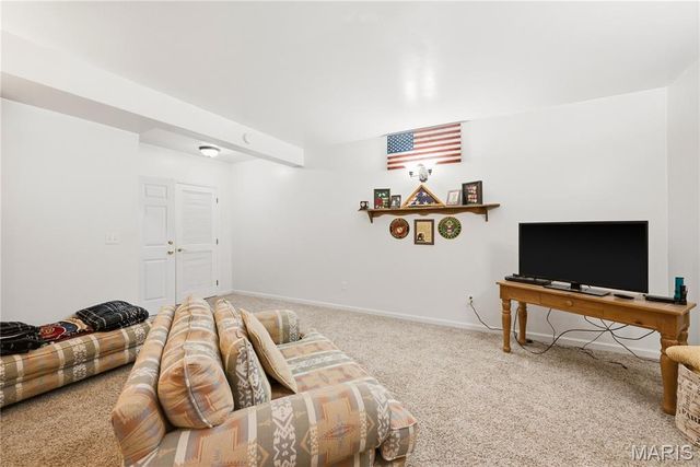 818 E Wood Drive, Columbia, IL 62236