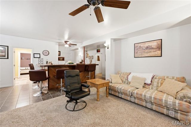818 E Wood Drive, Columbia, IL 62236