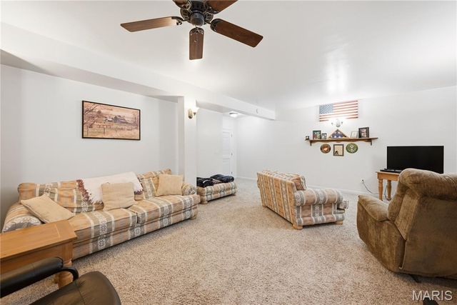 818 E Wood Drive, Columbia, IL 62236