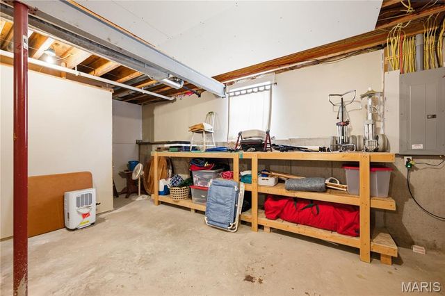 818 E Wood Drive, Columbia, IL 62236