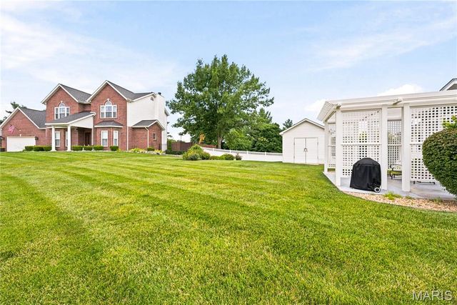 818 E Wood Drive, Columbia, IL 62236