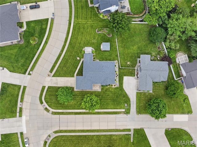 818 E Wood Drive, Columbia, IL 62236