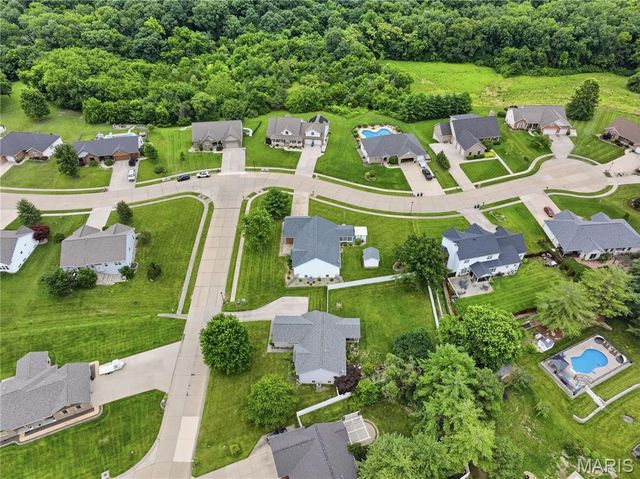 818 E Wood Drive, Columbia, IL 62236