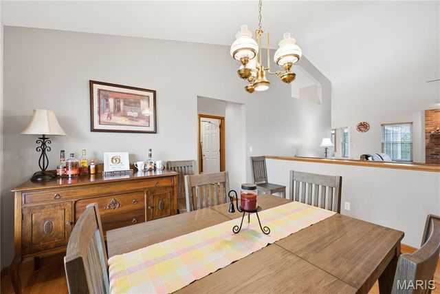 818 E Wood Drive, Columbia, IL 62236
