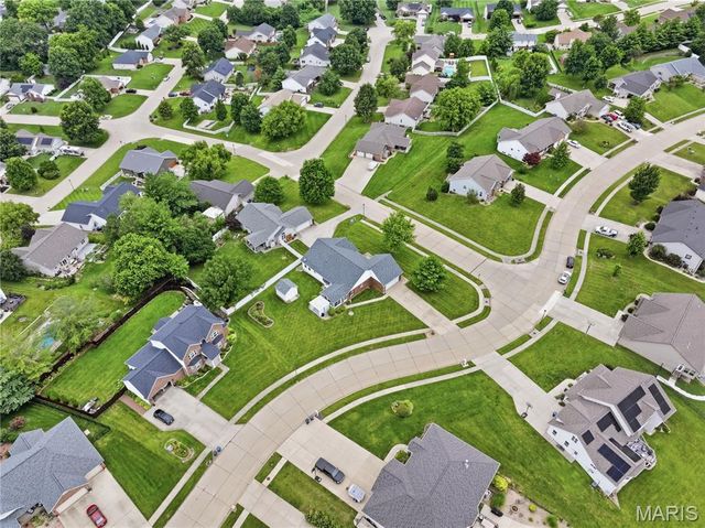 818 E Wood Drive, Columbia, IL 62236