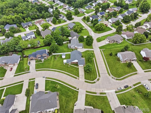 818 E Wood Drive, Columbia, IL 62236