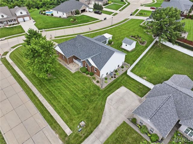 818 E Wood Drive, Columbia, IL 62236
