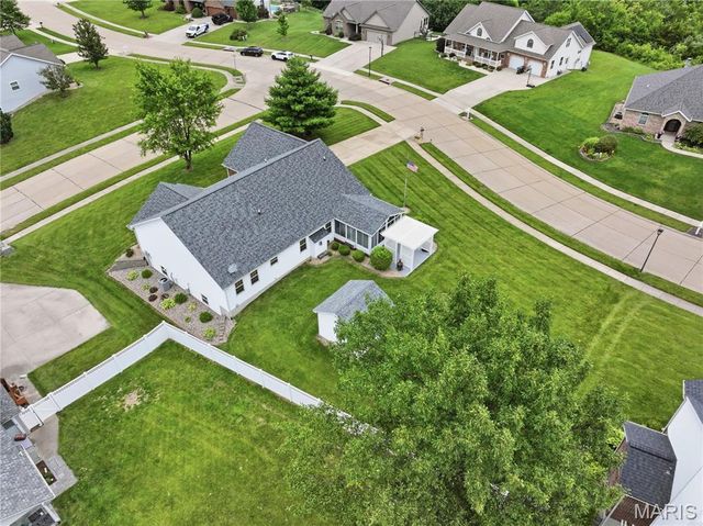818 E Wood Drive, Columbia, IL 62236