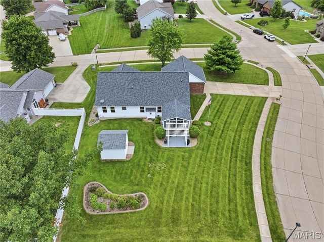 818 E Wood Drive, Columbia, IL 62236