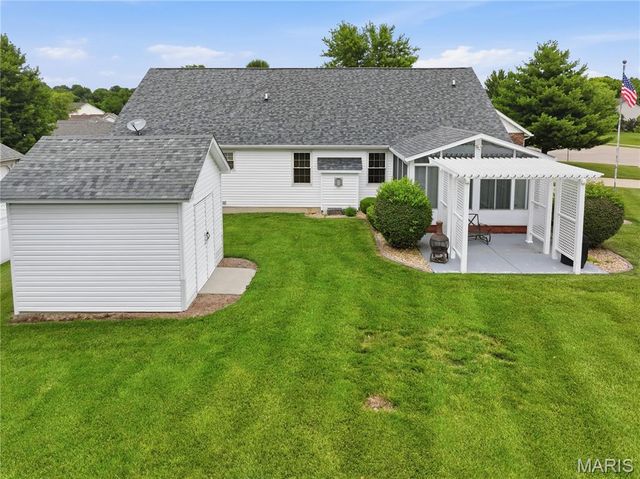 818 E Wood Drive, Columbia, IL 62236