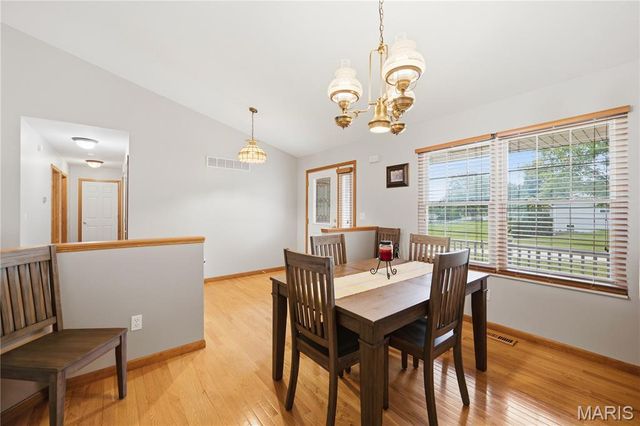 818 E Wood Drive, Columbia, IL 62236