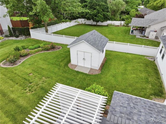 818 E Wood Drive, Columbia, IL 62236