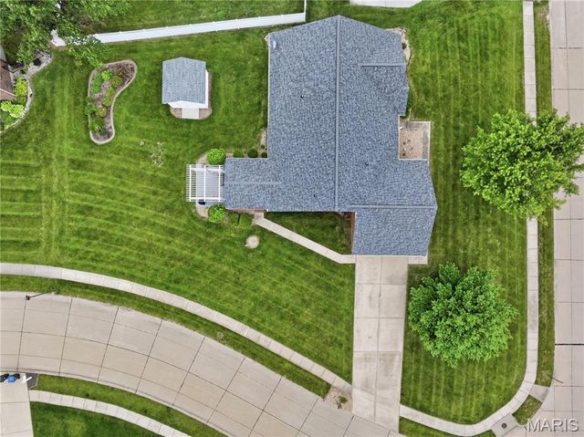 818 E Wood Drive, Columbia, IL 62236