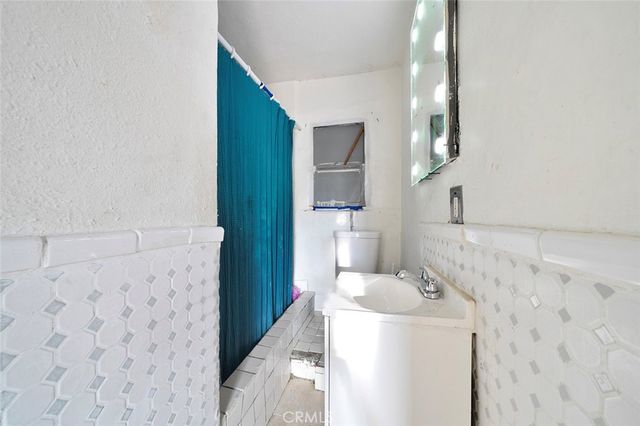 405 Lookout Street, Lake Elsinore, CA 92530