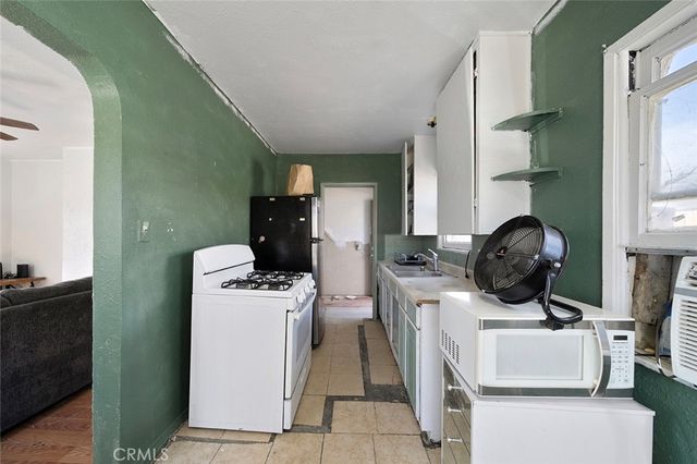 405 Lookout Street, Lake Elsinore, CA 92530