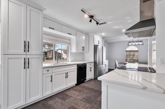 615 Aspenway Circle, Euless, TX 76039
