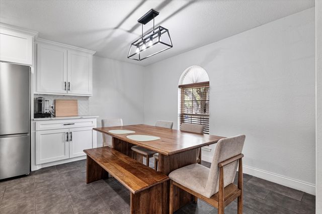 615 Aspenway Circle, Euless, TX 76039