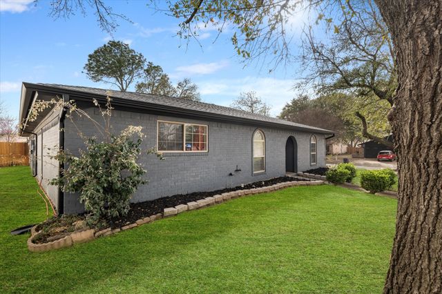 615 Aspenway Circle, Euless, TX 76039