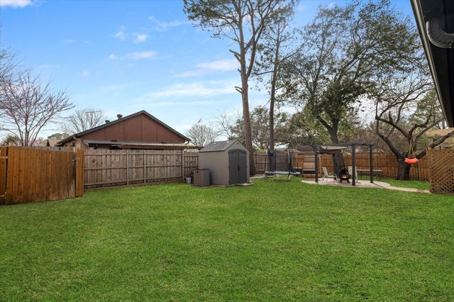 615 Aspenway Circle, Euless, TX 76039