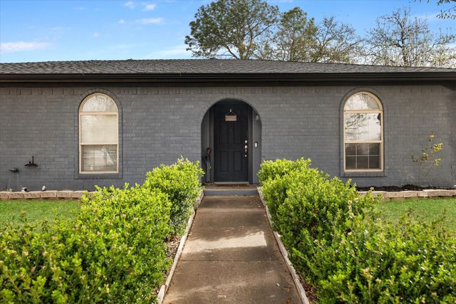 615 Aspenway Circle, Euless, TX 76039