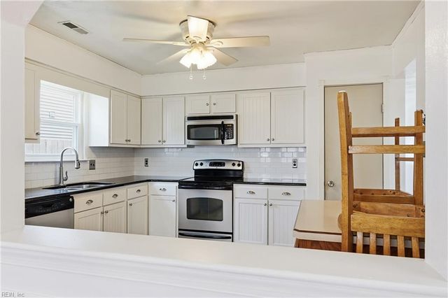2096 Weybridge DR, Virginia Beach, VA 23454