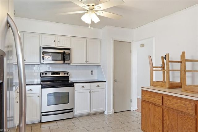 2096 Weybridge DR, Virginia Beach, VA 23454