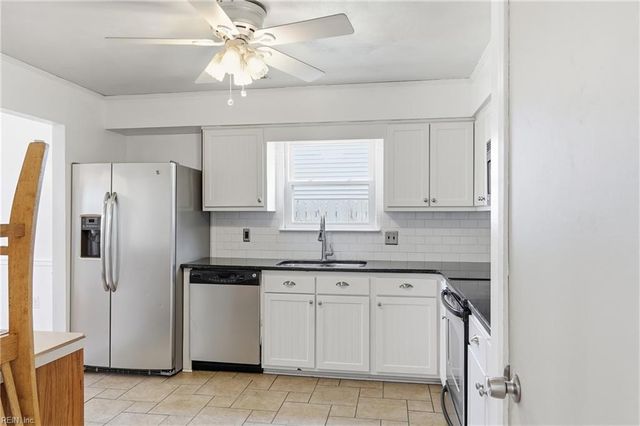 2096 Weybridge DR, Virginia Beach, VA 23454