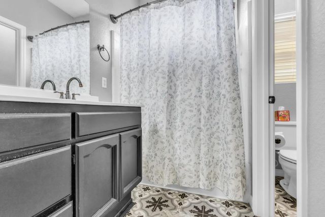7950 Eskdale Ct, Sacramento, CA 95829
