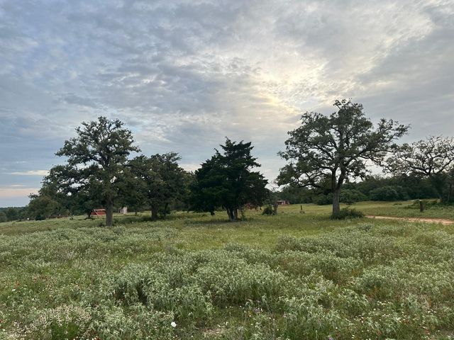 1118 N Woodland TRL, Rockdale, TX 77836
