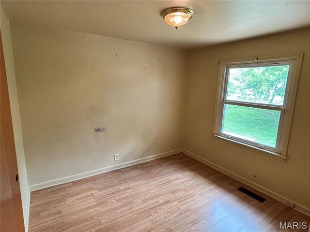 1246 Darr Drive, St Louis, MO 63137