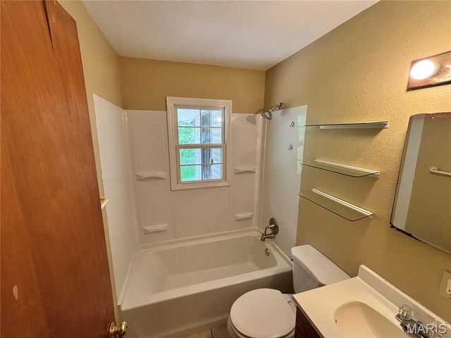 1246 Darr Drive, St Louis, MO 63137