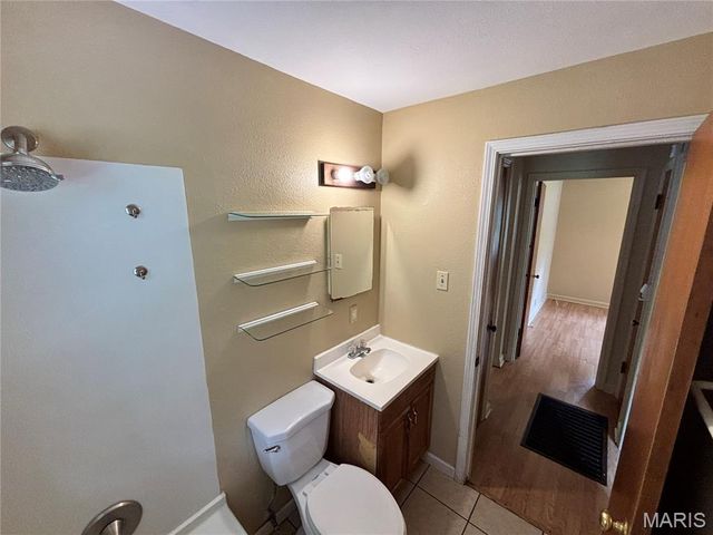 1246 Darr Drive, St Louis, MO 63137