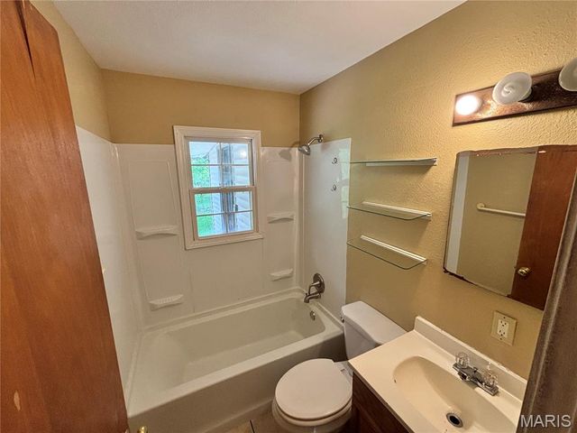 1246 Darr Drive, St Louis, MO 63137