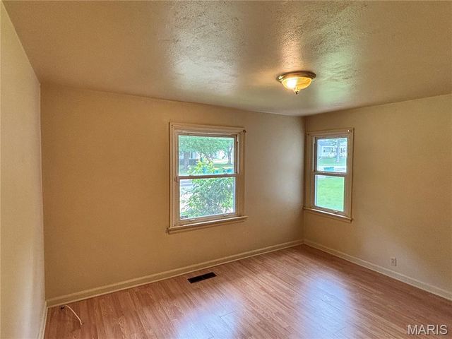 1246 Darr Drive, St Louis, MO 63137