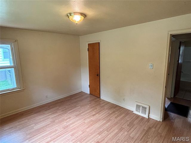 1246 Darr Drive, St Louis, MO 63137