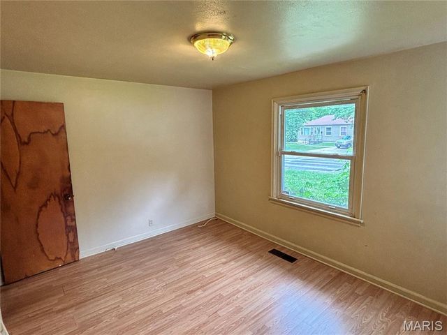 1246 Darr Drive, St Louis, MO 63137