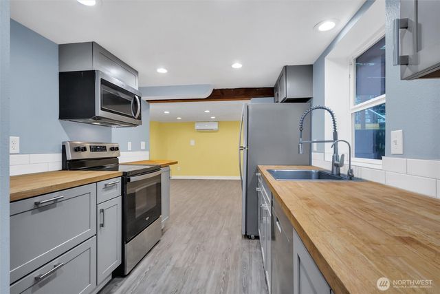 12534 North Park Avenue N, Seattle, WA 98133