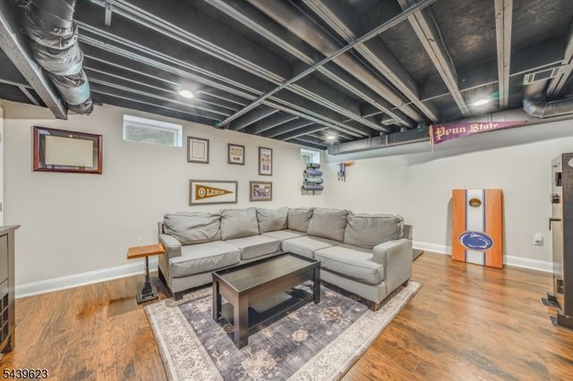 413 Mountain Ave, Long Hill Twp., NJ 07933